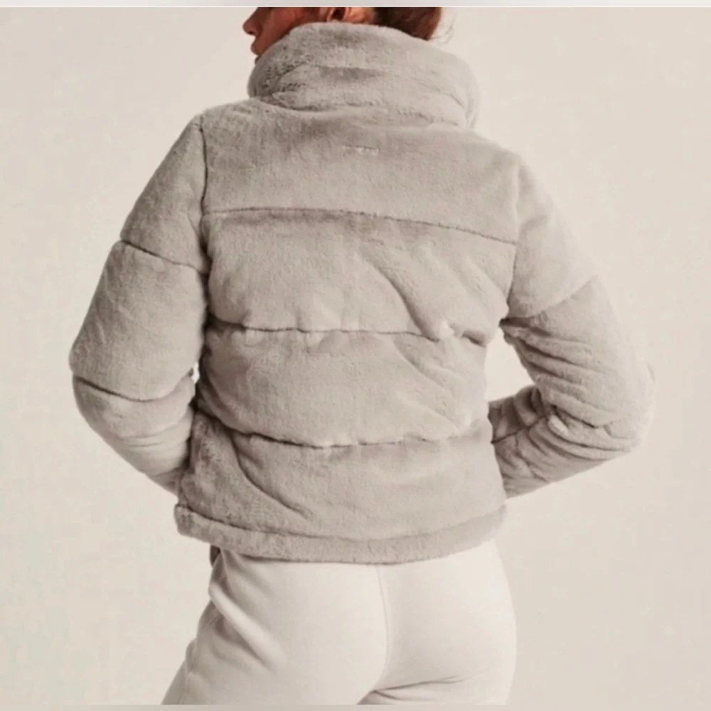 Abercrombie Faux Fur Mini Puffer Size Extra Small Light Grey - Picture 3 of 11